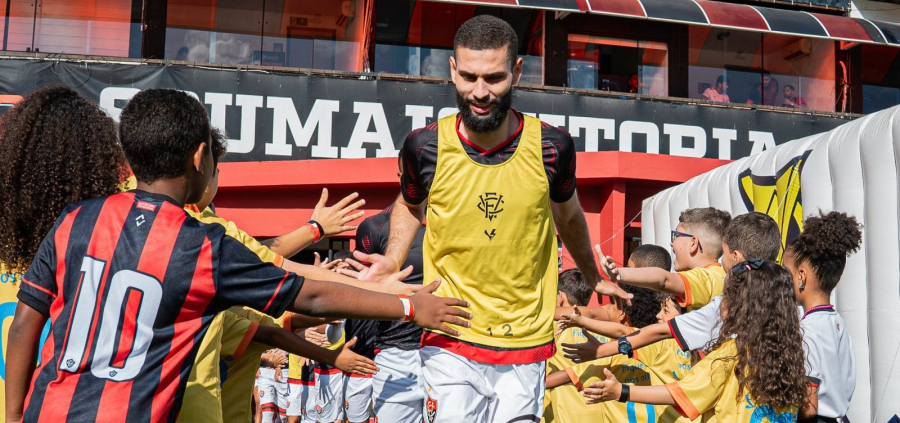 Vitória x Bragantino: veja onde assistir, horário e prováveis escalações do jogo pelo Brasileirão