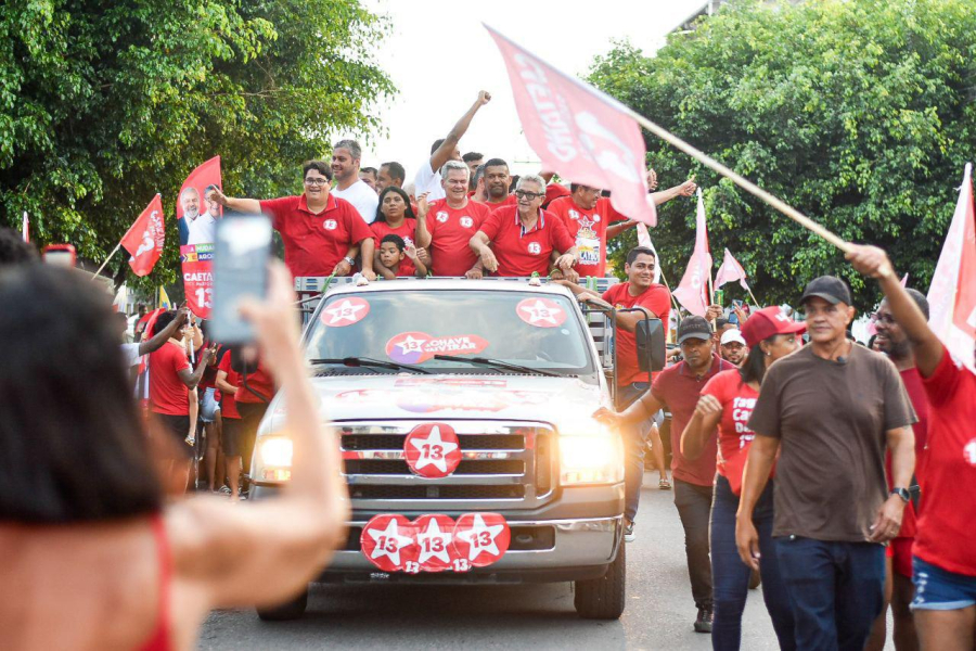 Caetano arrasta multidão e mais de mil carros em carreata de Abrantes, Jauá e Arembepe