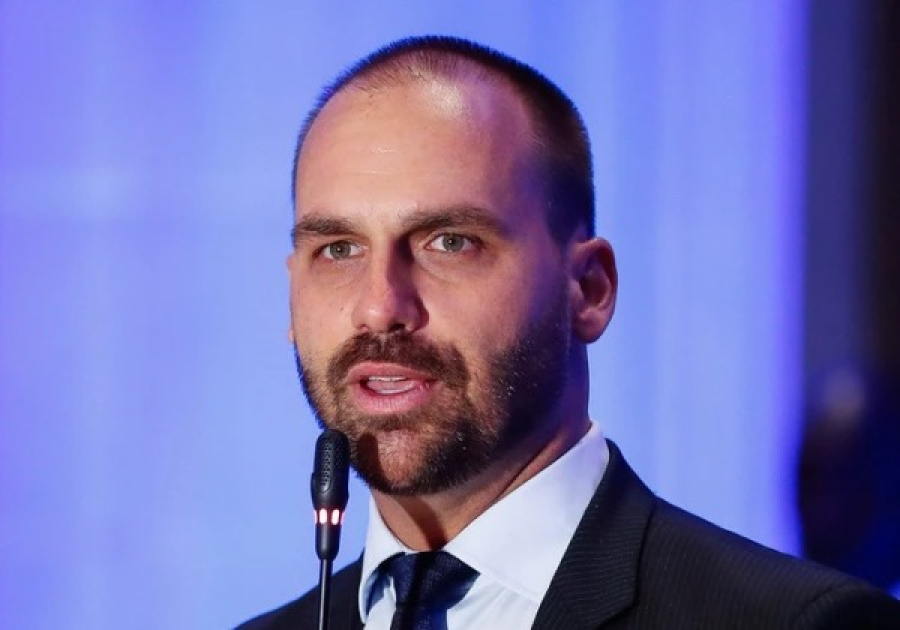 Eduardo Bolsonaro protesta na Câmara após embargo comercial da França