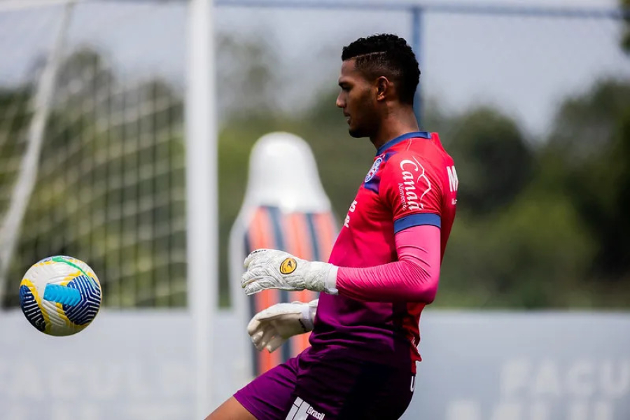 Após falhas, Bahia decide não renovar com o goleiro Adriel